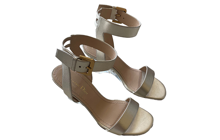 Lookbook (W) Diorプラチナ バックルスライド サンダル KDQ219LAM_S54K