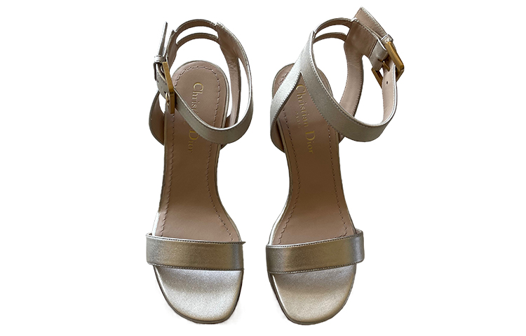 Shop (W) Diorプラチナ バックルスライド サンダル KDQ219LAM_S54K