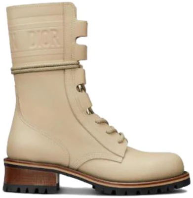 (W) Bottes à Lacets Dior Quest en Cuir Beige à Talons Chunky et Bout Rond. KDI668VEA_S16T Order (W) Bottes à Lacets Dior Quest en Cuir Beige à Talons Chunky et Bout Rond. KDI668VEA_S16T