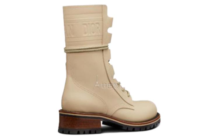 Shop (W) Bottes à Lacets Dior Quest en Cuir Beige à Talons Chunky et Bout Rond. KDI668VEA_S16T