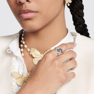 (W) Cincin Wanita DIOR Perak Kristal Metal dengan Logo CD. R1551WOMCYD13S Purchase (W) Cincin Wanita DIOR Perak Kristal Metal dengan Logo CD. R1551WOMCYD13S