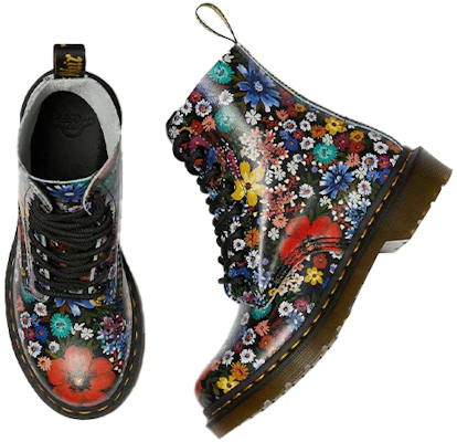 (W) Dr. Martens 1460 Pascal But Kasut Hitam Renda Bunga 26113102 Lookbook (W) Dr. Martens 1460 Pascal But Kasut Hitam Renda Bunga 26113102