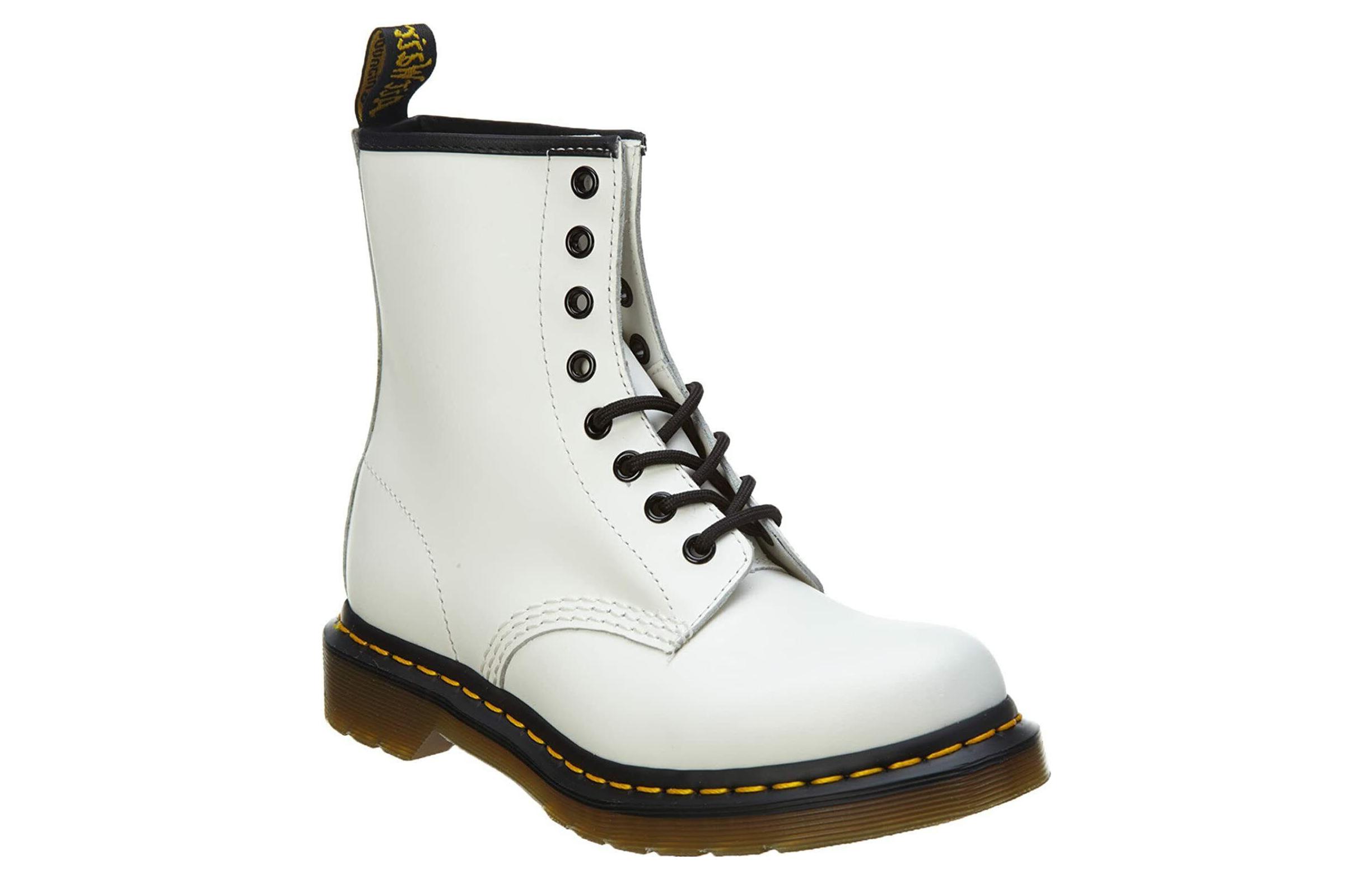 Lookbook (W) Dr. Martens 1460 But Kulit Licin Dengan Tali 'Putih' 11821100
