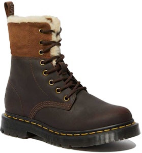 (W) Dr. Martens 1460 Wintergrip Coklat 24014201 Lookbook (W) Dr. Martens 1460 Wintergrip Coklat 24014201
