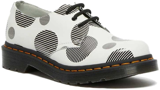 (W) Dr. Martens 1461 'Putih Hitam' 26877101 Lookbook (W) Dr. Martens 1461 'Putih Hitam' 26877101