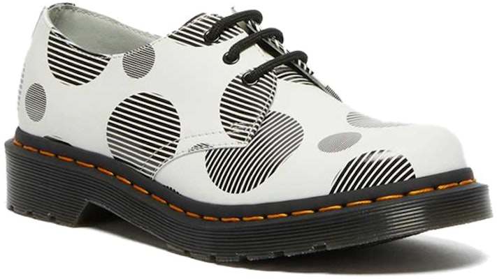 (W) Dr. Martens 1461 'Putih Hitam' 26877101 Lookbook (W) Dr. Martens 1461 'Putih Hitam' 26877101