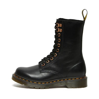 (W) Dr. Martens 1490 Hdw Wanama Martin Boots Black