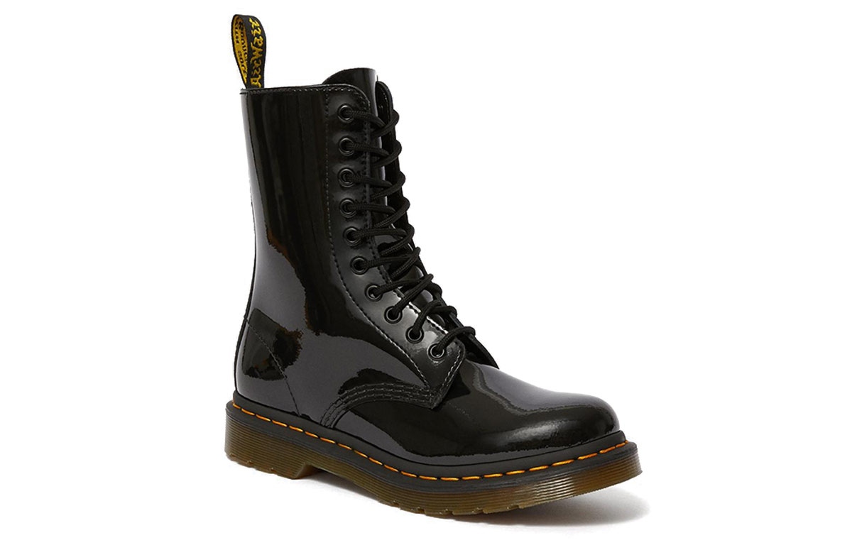 Lookbook (W) Dr. Martens 1490 Sepatu Boots Kulit Hitam Mengkilap 25277001
