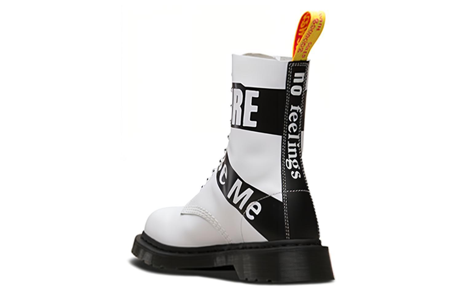 Lookbook Dr. Martens/馬汀博士 1490 Sxp 白色印花10孔靴 女款