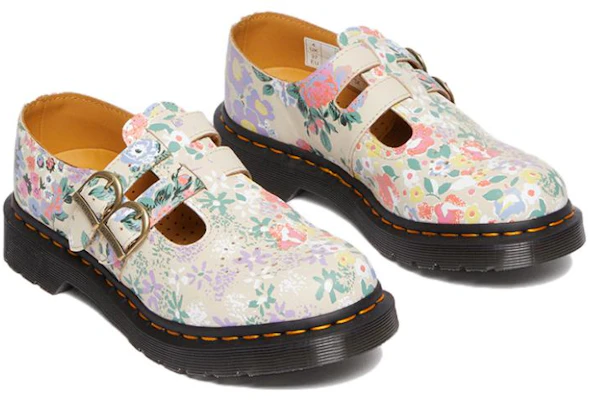 Dr.Martens馬汀博士 皮革 時尚搭扣 平底鞋 女款 米色 Lookbook Dr.Martens馬汀博士 皮革 時尚搭扣 平底鞋 女款 米色