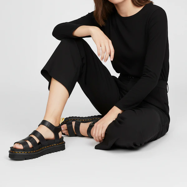 (W) Sandal Platform Fesyen Dr. Martens Blaire Hitam 23806001 Order (W) Sandal Platform Fesyen Dr. Martens Blaire Hitam 23806001