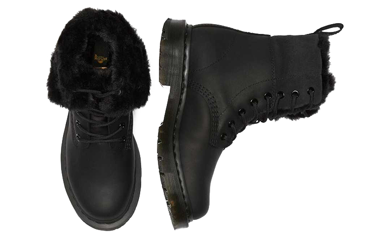 Lookbook (W) Dr. Martens 1460 Kolbert Wintergrip Sepatu Bulu Palsu 'Hitam' 24015001