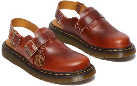 (W) Dr. Martens Sepatu Santai Round Toe Buckle 'Tan' 30939299 Lookbook (W) Dr. Martens Sepatu Santai Round Toe Buckle 'Tan' 30939299