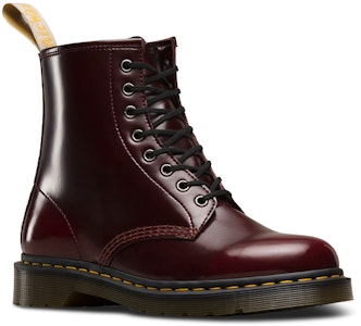 (女性)Dr. Martens 素食 1460 '劍橋拋光 - 櫻桃紅色' 24226600 Lookbook (女性)Dr. Martens 素食 1460 '劍橋拋光 - 櫻桃紅色' 24226600