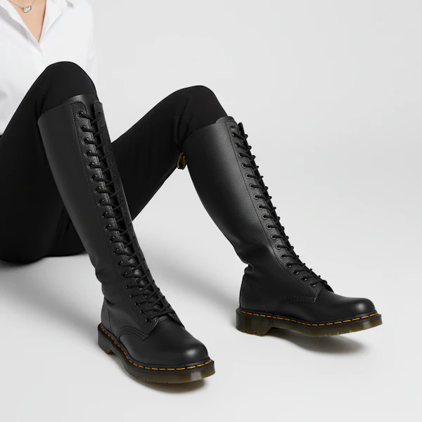 (W) But Dr. Martens Virginia 1B60 'Hitam' Boot Bertali 23889001 Order (W) But Dr. Martens Virginia 1B60 'Hitam' Boot Bertali 23889001