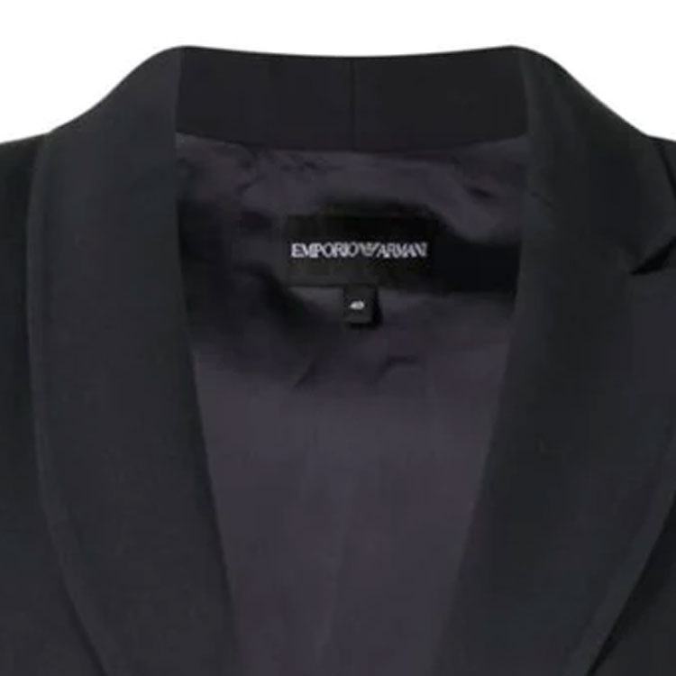 Lookbook (W) Emporio Armani Blazer Lengan Panjang Butang Tunggal Warna Solid. 6R2G65-2NQ2Z-0926