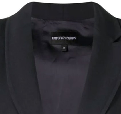 (W) Emporio Armani Blazer Lengan Panjang Butang Tunggal Warna Solid. 6R2G65-2NQ2Z-0926 Lookbook (W) Emporio Armani Blazer Lengan Panjang Butang Tunggal Warna Solid. 6R2G65-2NQ2Z-0926