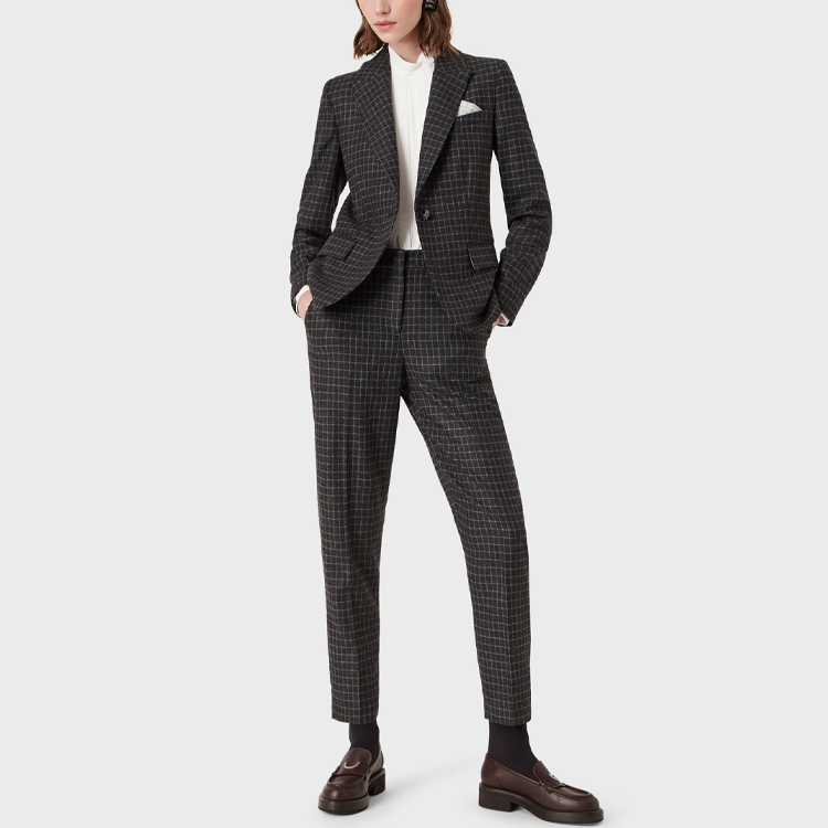 Lookbook (W) Emporio Armani Blazer Hitam Kotak Butang Tunggal dengan Poket Patch. 6K2G76-2N9AZ-F603