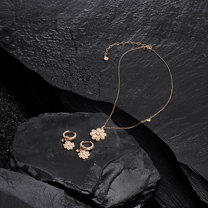 Shop (Women) Emporio Armani Clover Pendant Necklace 925 Silver Rose Gold  Jewelry. EG3609221