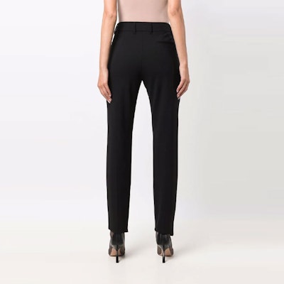 (W) Emporio Armani 高腰黑色锥形休闲裤。 0NP08-T0200-2999 Shop (W) Emporio Armani 高腰黑色锥形休闲裤。 0NP08-T0200-2999