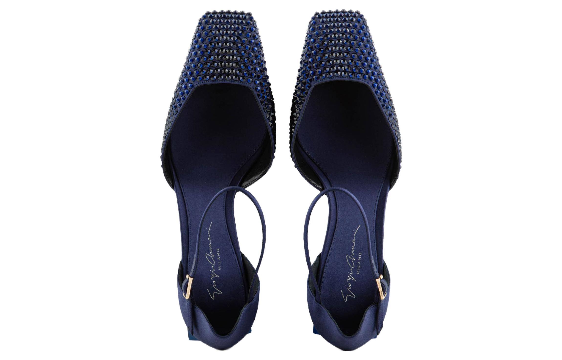 Lookbook (W) 엠포리오 아르마니 블루 버클 하이힐 X1D318XN3411R277