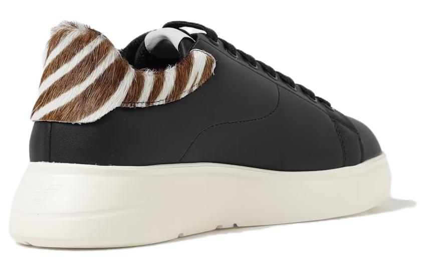 Shop (W) 엠포리오 아르마니 블랙 가죽 로우탑 스니커즈 X3X024XN3881R298