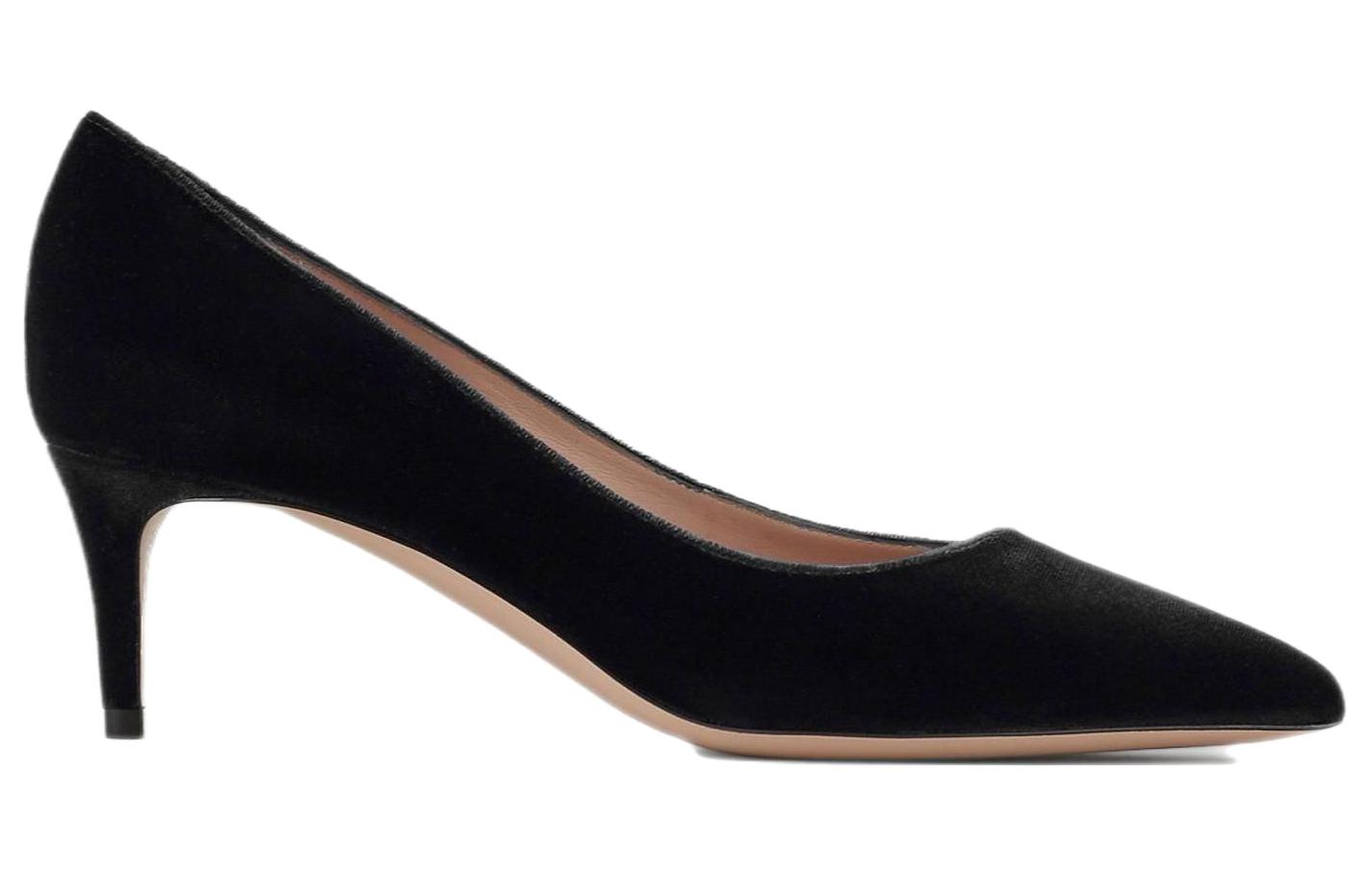 Order (W) Emporio Armani Tacones Stiletto de Terciopelo Negro con Punta Redonda. X1E718XT684100002