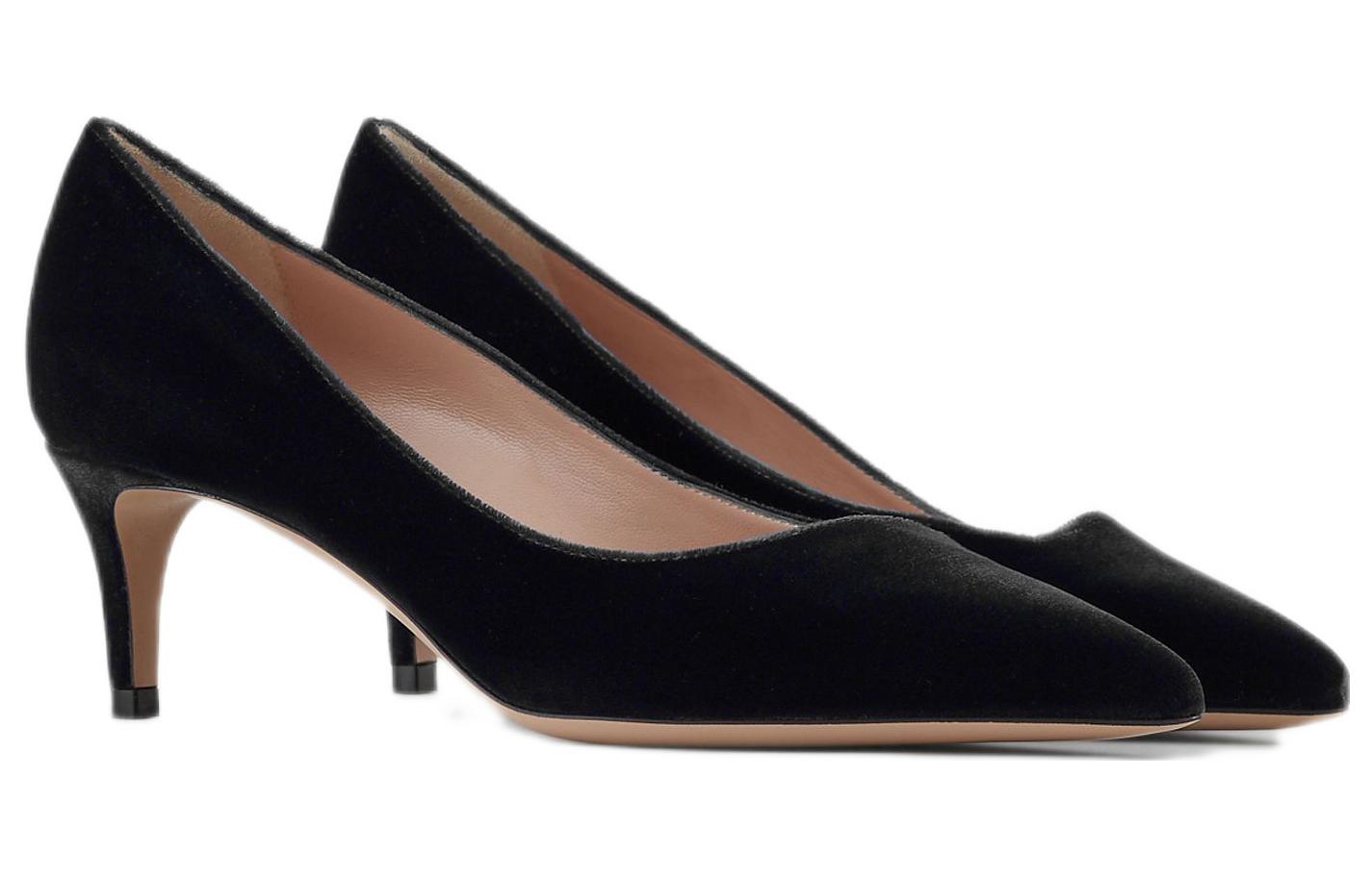 Lookbook (W) Emporio Armani Tacones Stiletto de Terciopelo Negro con Punta Redonda. X1E718XT684100002