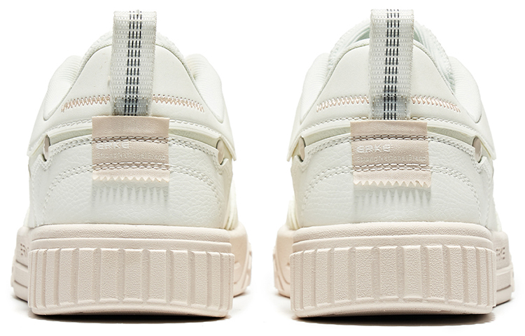 Shop 鴻星爾克 休閒時尚 防滑 低筒 板鞋 女款 白灰