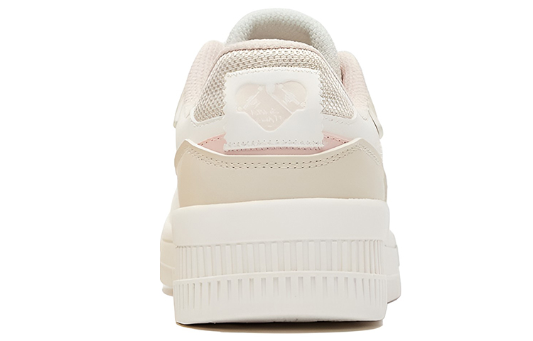 Shop 鴻星爾克 焦糖拿鐵 百搭休閒 防滑耐磨包覆性 低筒 板鞋 女款 白澄糖