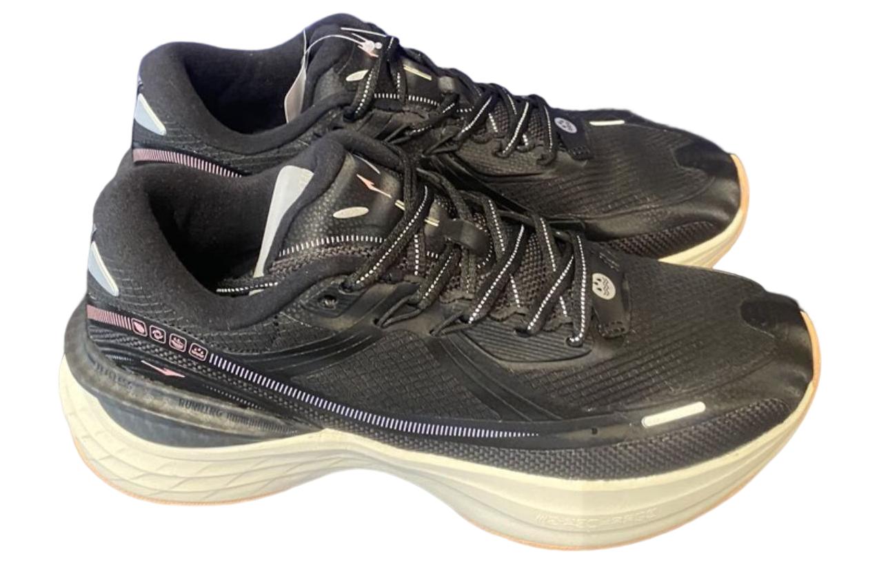 Lookbook (W) ERKE Sepatu Lari Rendah 'Hitam' 12122403489-004