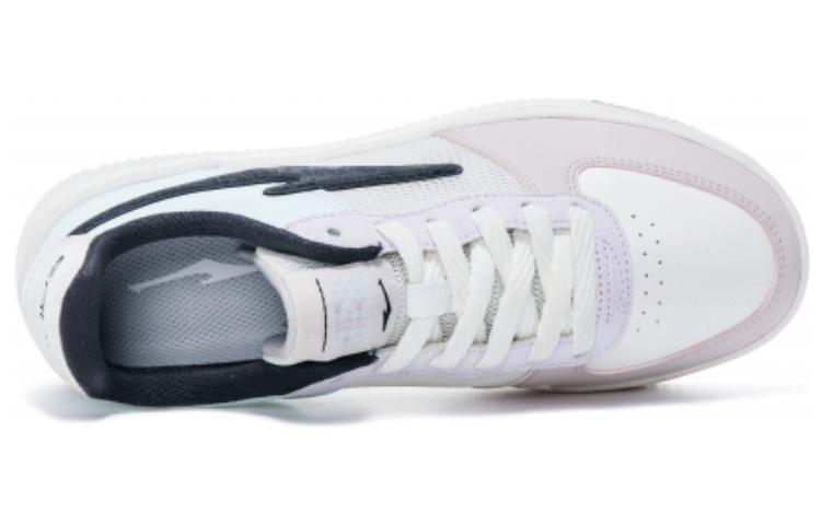 Lookbook (W) ERKE Skate Rendah 'Putih' 12123201052-004