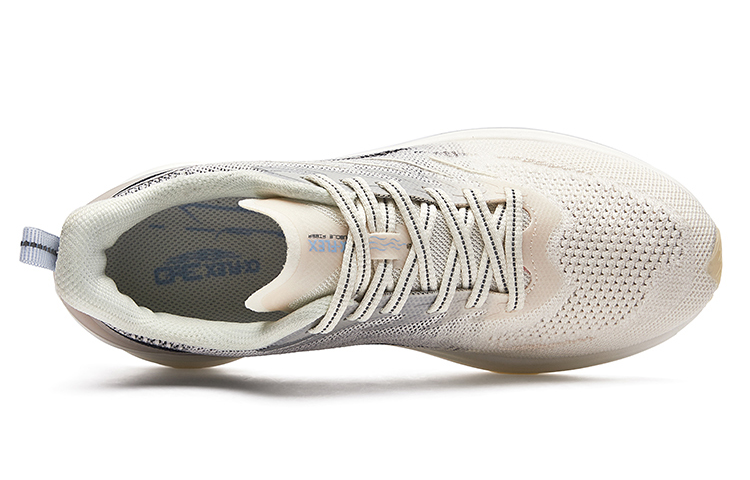 Lookbook (W) ERKE XTEP Qianzhan 3.0 'Putih Kuning Getah Butang' 12121403445-003