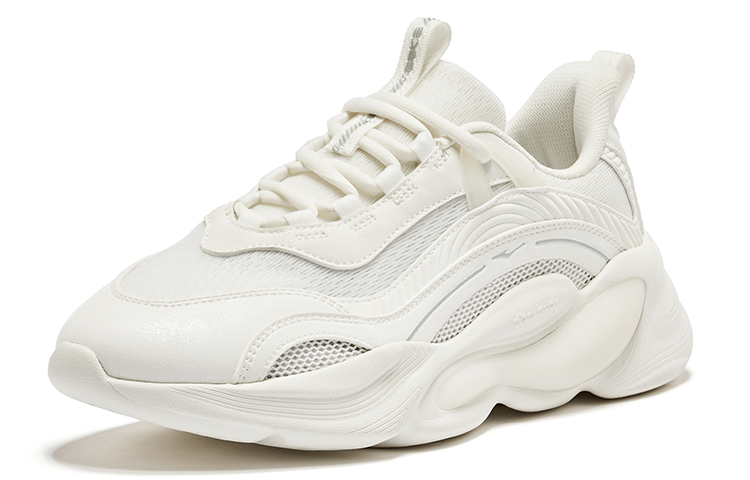 Lookbook (W) ERKE Xtep Verge 2.0 Low 'Putih Perak' 52124102307-001