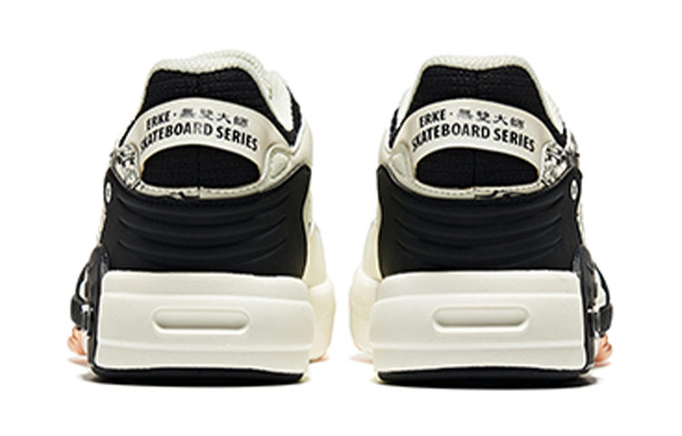 Lookbook 鴻星爾克 無雙系列 時尚百搭板鞋 女款 橡芽白/正黑