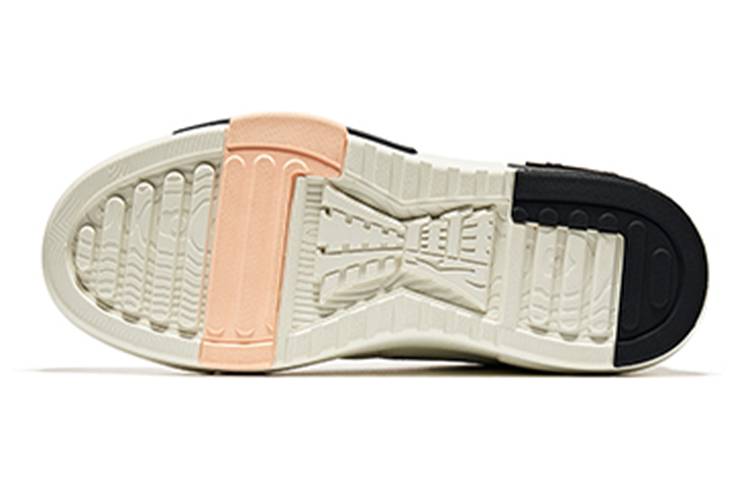 Shop 鴻星爾克 無雙系列 時尚百搭板鞋 女款 橡芽白/正黑