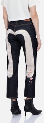 (W) EVISU AW23 Jeans Boyfriend Fit con Gran M Jacquard Denim Azul. 2EAHTW2JE926BFCT Purchase (W) EVISU AW23 Jeans Boyfriend Fit con Gran M Jacquard Denim Azul. 2EAHTW2JE926BFCT