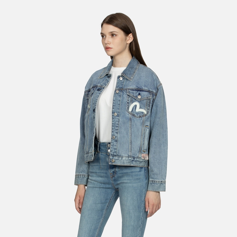 (Women) EVISU AW23  Daruma Patch Wide Denim Jacket in Blue. 2EAHTW3DJ4052LFCT 圖 6