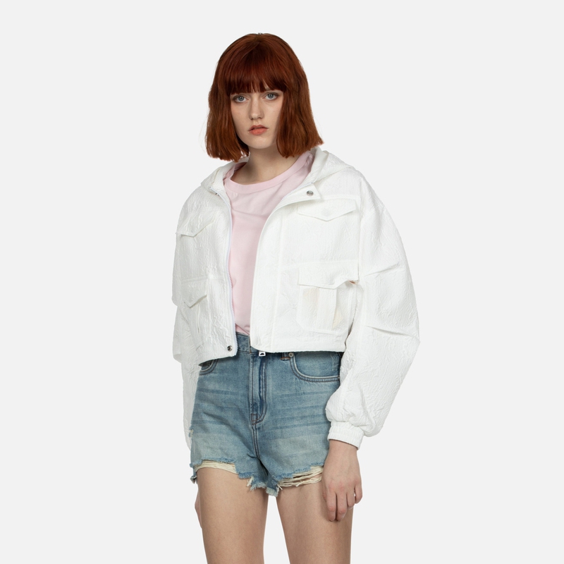 (Women) EVISU SS24  White Embroidered Logo Textured Short Trench Coat. 2ESHTW4JK4005FFSN 圖 5