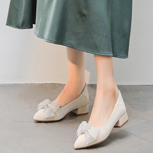 (W) 엑설 ESQ 뾰족 PU 로우컷 베이지 청키힐 1217005471 Lookbook (W) 엑설 ESQ 뾰족 PU 로우컷 베이지 청키힐 1217005471