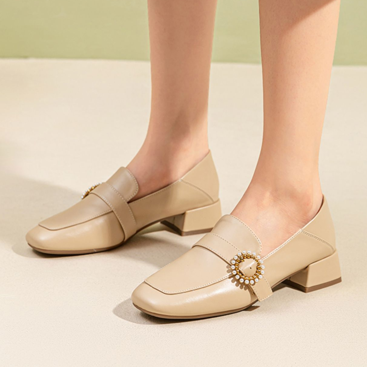 Purchase (W) Exull Q 'Slip-On Hujung Petak Aprikot' 7315101181