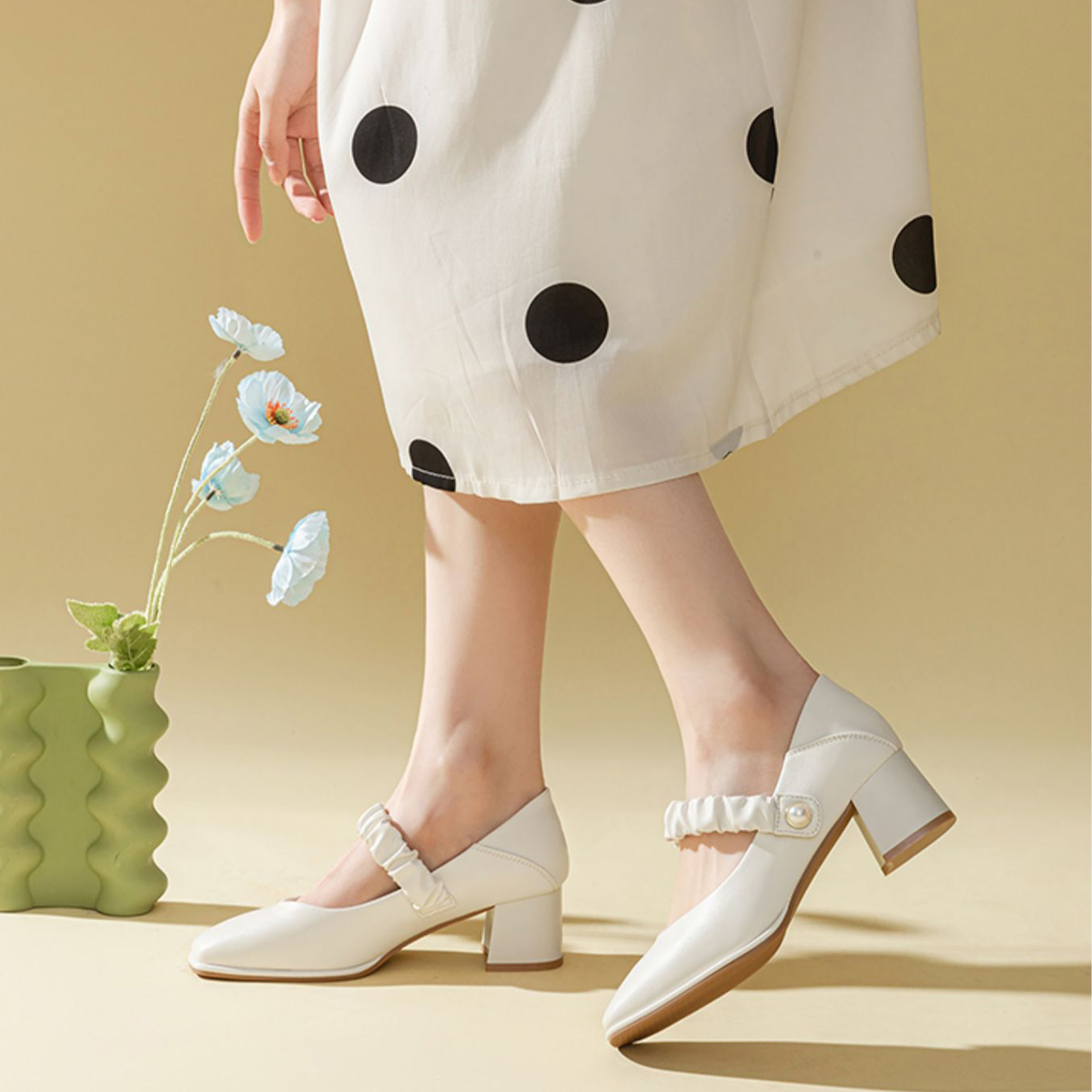 Lookbook (W) 엑سول Q 베이지 블록힐 펌프스 7315001971