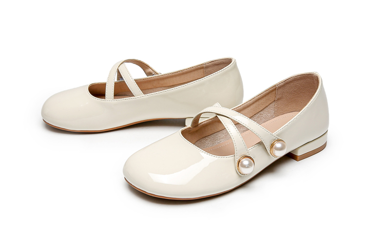 Shop EXULL 依思Q 皮革 圓頭甜美百搭時尚淺口 休閒單鞋 2cm 女款