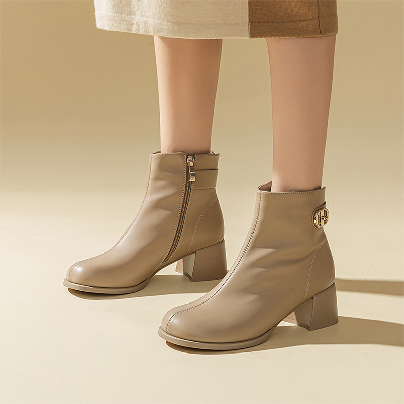 Purchase (W) 엑셜 큐 밀크티 PU 청키 힐 라운드토 부츠 1218627197