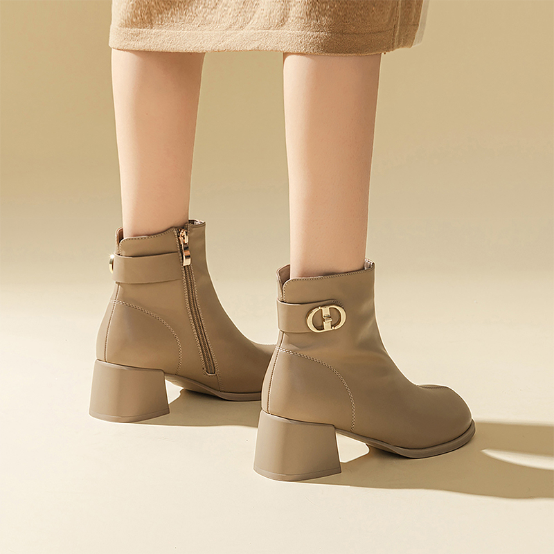 Details for (W) 엑셜 큐 밀크티 PU 청키 힐 라운드토 부츠 1218627197