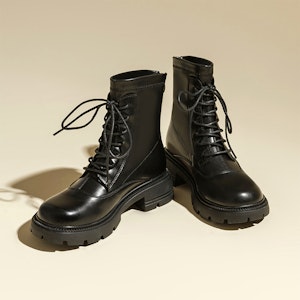 (W) Exull Q But Kasut Bertumit Kulit Sintetik 'Gaya British Hitam' 7218603660 Lookbook (W) Exull Q But Kasut Bertumit Kulit Sintetik 'Gaya British Hitam' 7218603660