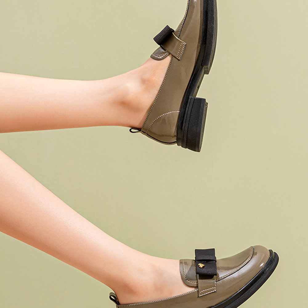 Shop EXULL 依思Q 合成革時尚休閒單鞋 3.5cm 女款 軍綠