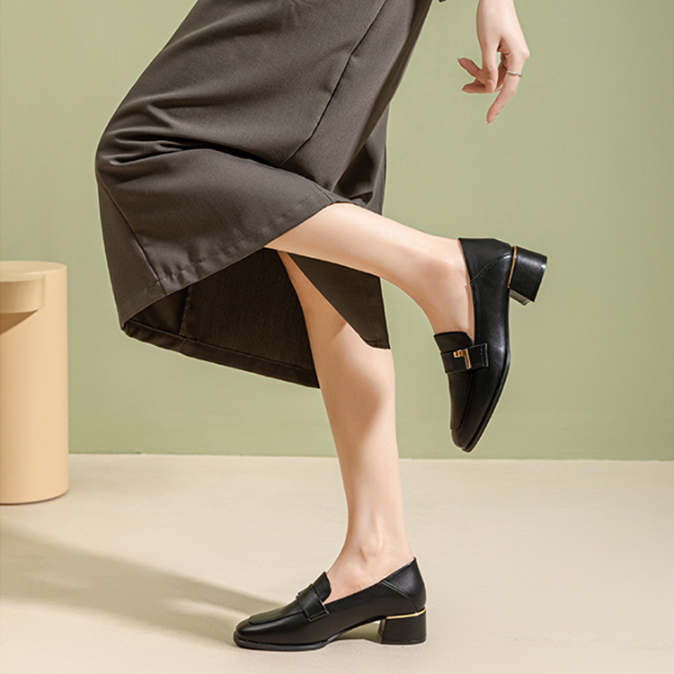 Lookbook EXULL 依思Q 合成革一腳蹬方頭高跟鞋 4.2cm 女款 黑色