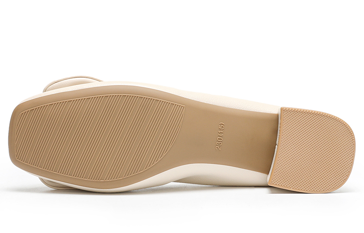 Shop EXULL 依思Q PU 方頭粗跟 休閒單鞋 2.5cm 女款 米白色