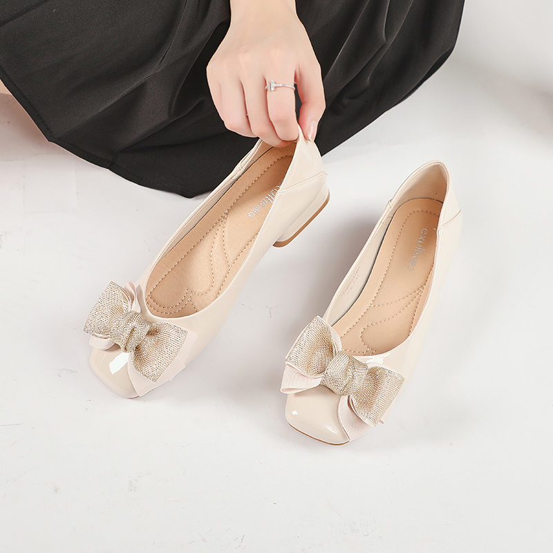 Shop (W) Exull Yi Si Q 'Beige Hak Kotak Paten Toe Persegi dengan Pita' 1215002371